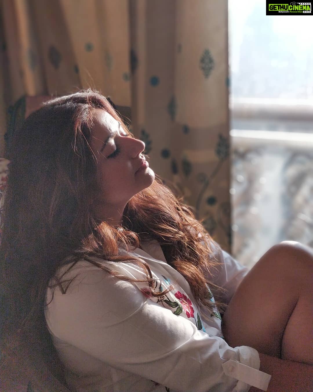 Poonam Bajwa Instagram - #goodmorningindeed#📸@hairstylebynisha