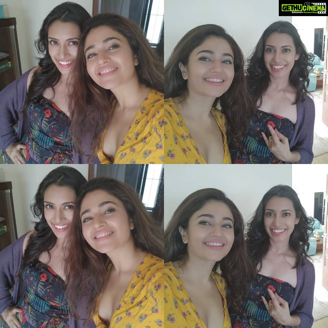 Poonam Bajwa Instagram - #sundaytimes#@manjushree.kamdarlal