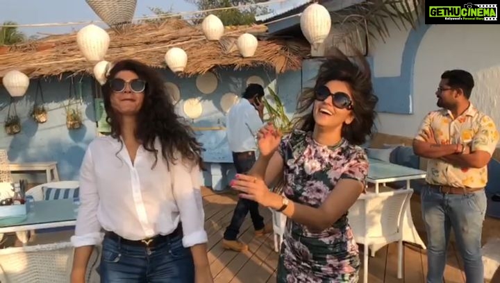 Poonam Bajwa Instagram - #slomos #sundancers#@aartichabria