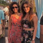 Poonam Bajwa Instagram - #thesunisalwayshining#goadiaries🌴 with🌅@aartichabria by my side!!!!!