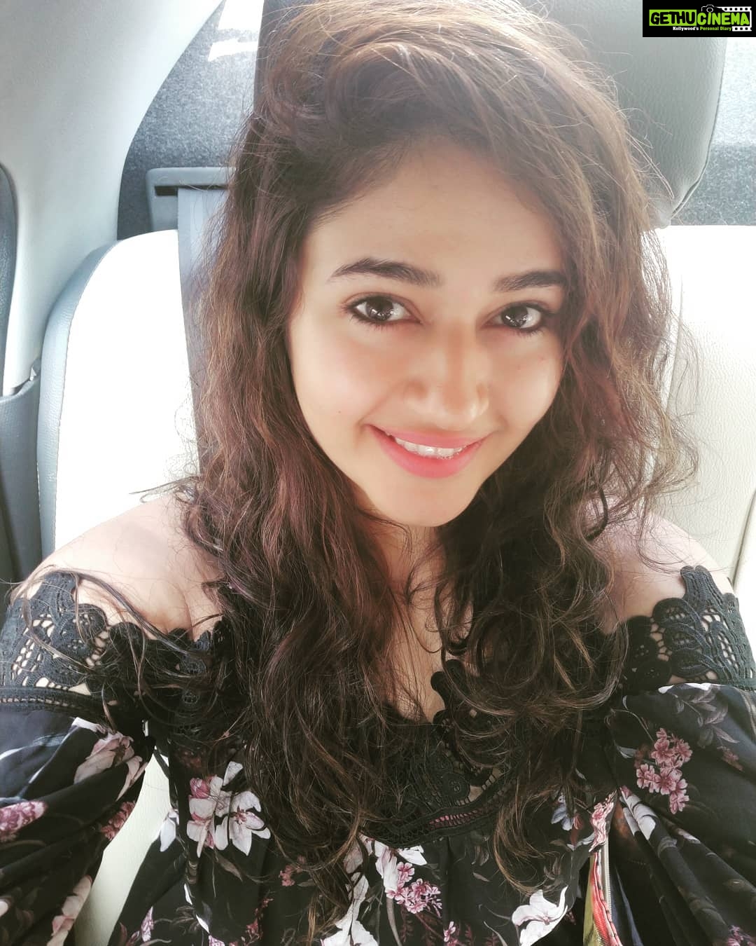 Poonam Bajwa Instagram - #firstselfie2019💕