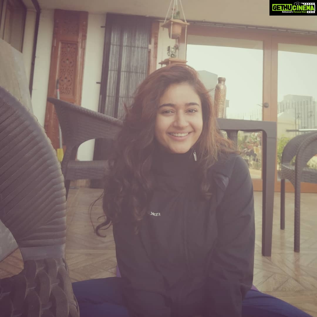 Poonam Bajwa Instagram - #certifiedearlyriser#postyogabliss🙏🏻🌈 #wishingyouablissfulyearahead