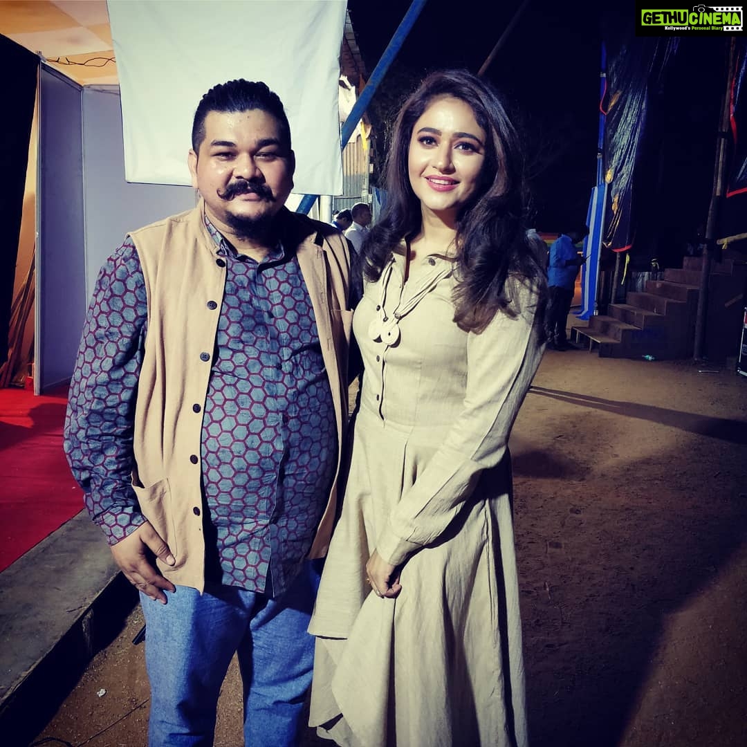 Poonam Bajwa Instagram - Lovvvved being the showstopper for Designer @padma_raj_keshri at the A.P. handloom Fair!!!