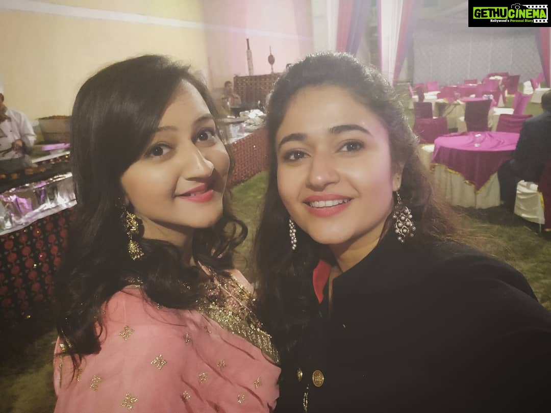 Poonam Bajwa Instagram - With @kaveribadhwar #winterweddings#sangeetdance#coldandlovelyday Amritsar, Punjab