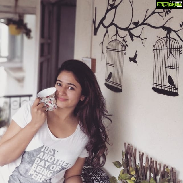 Poonam Bajwa Instagram - #punediaries💫💖#homefeelsgood#plantsmakemehappy #click📷 📸@deepikabajwa