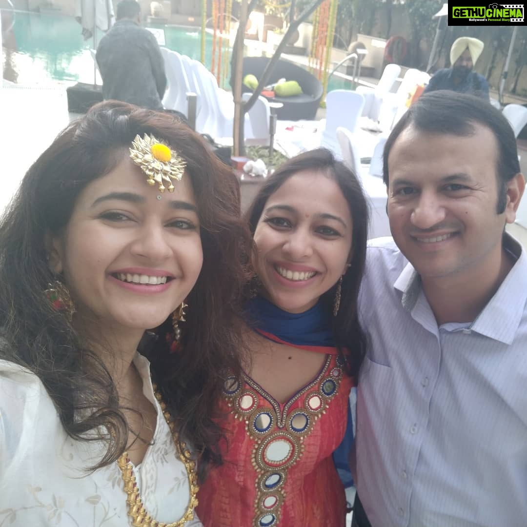 Poonam Bajwa Instagram - With Mummy dearest and family #punjabiweddingscenes🍾 @deepikabajwa @leelanarayanan @vijinandu