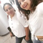 Poonam Bajwa Instagram – When we turn up wearing the same colours @hairstylebynisha #blueandwhite#copycatstyle