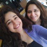 Poonam Bajwa Instagram - With this sunshine@vaishalikasturia #sunnysunday☀️ #Boddhisattvabuddies#unplannedfunisthebestfun#coffeetabletalks