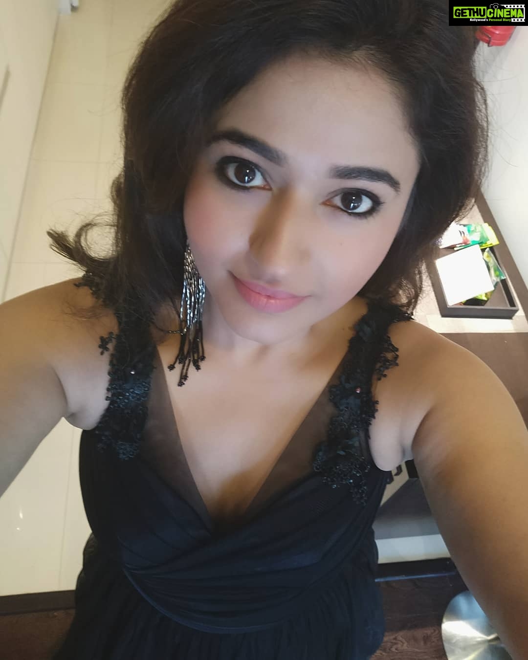 Poonam Bajwa Instagram - #eyeseeyou#dressup#blacklove#chennaidiaries#