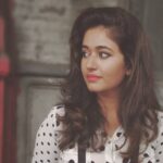 Poonam Bajwa Instagram - #lookingawaylook 📸@hairstylebynisha