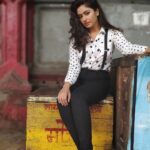Poonam Bajwa Instagram - #sundaylove#laidbackday#allthingsblackandwhite 📸@hairstylebynisha