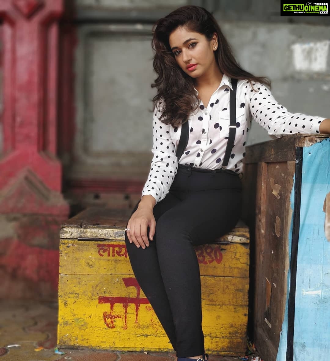 Poonam Bajwa Instagram - #sundaylove#laidbackday#allthingsblackandwhite 📸@hairstylebynisha