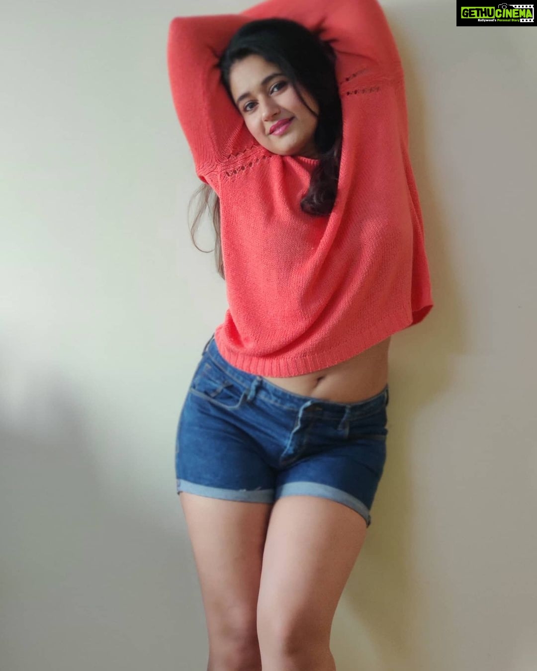 Poonam Bajwa Instagram - πππΌπβΊοΈπ«π«π«β£οΈ#goodmorningbeautifulsouls .πΈ@hairstylebynisha