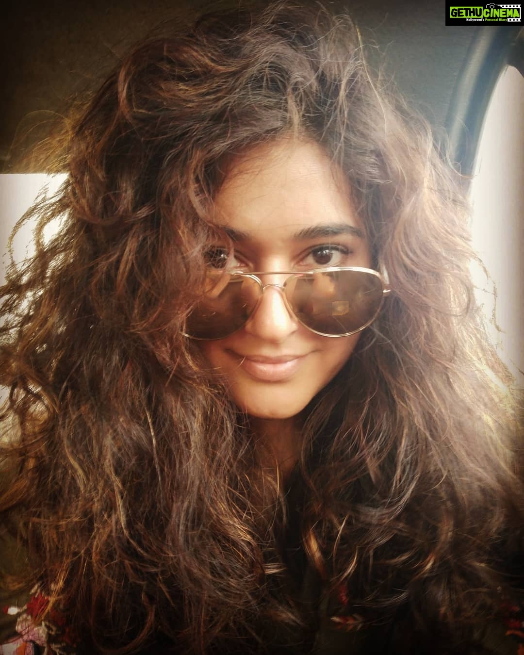 Poonam Bajwa Instagram - #messyplay#madhairday#justanothersunday