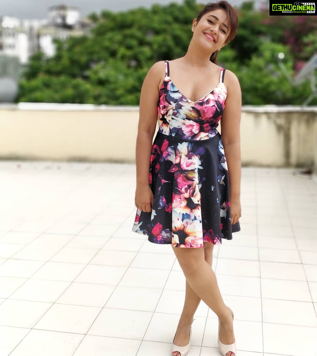 Poonam Bajwa Instagram - #fridayfeels#smilerforever# 📸@hairstylebynisha