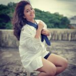 Poonam Bajwa Instagram - #couldiborrowthat#shirtandtiegame#stillfiguringthisout 📸@hairstylebynisha