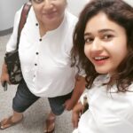 Poonam Bajwa Instagram - When we turn up wearing the same colours @hairstylebynisha #blueandwhite#copycatstyle