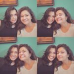 Poonam Bajwa Instagram - With @manjushree.kamdarlal #50shadesofsmiles#longconversationsarethebest#evenningsbelike#talkedtillmidnight#energiaspositivas