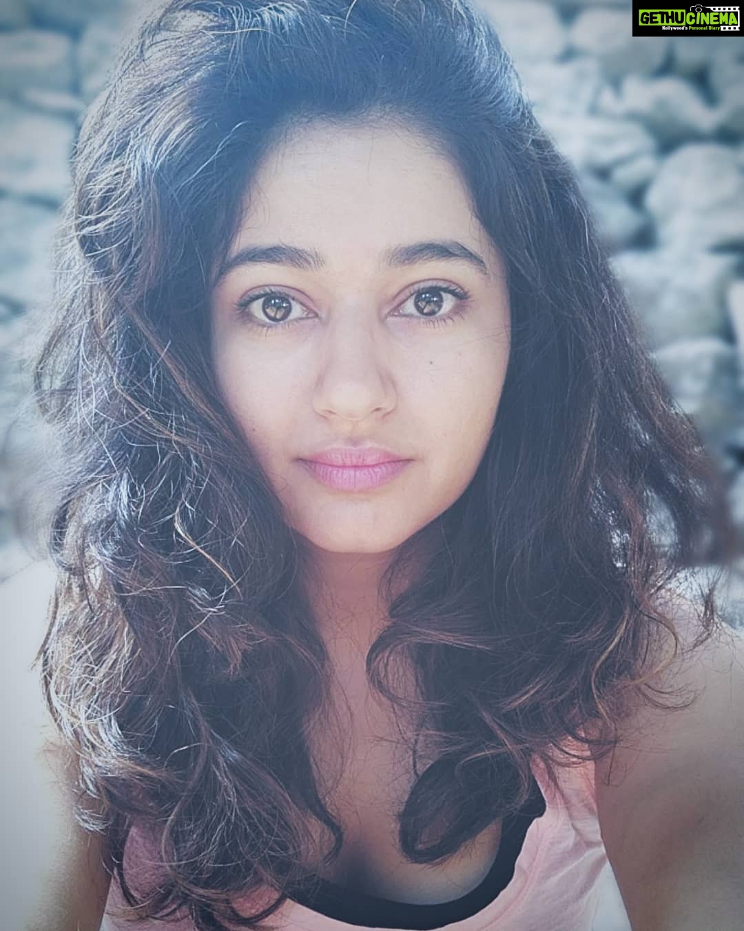 Poonam Bajwa Instagram - #eyegazing#lookingrightatyou#letsseewhoblinksfirst#