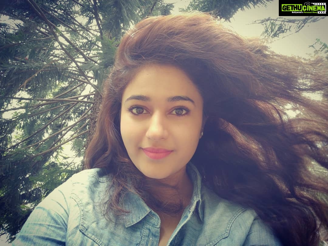 Poonam Bajwa Instagram - #goodmorningworld#thedayishere#riseandshine