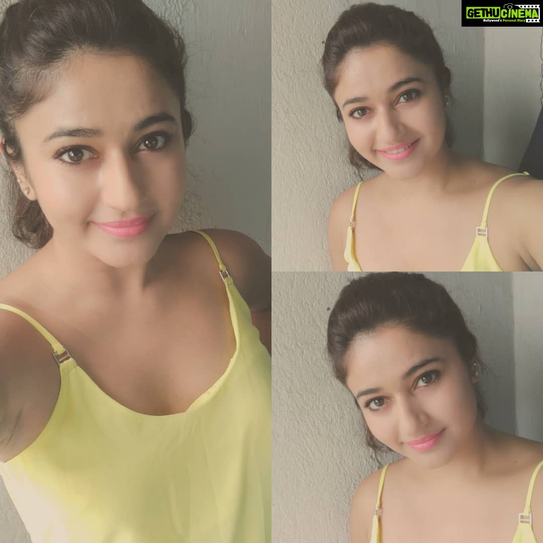 Poonam Bajwa Instagram - #goodmorningpost#fridays#wishinyouhappyweekend
