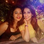 Poonam Bajwa Instagram - #evenningsbelike#nonstopbanter#sunshinegirl#@aartichabria