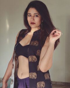Poonam Bajwa Instagram - #noiwontsmile 📸@hairstylebynisha