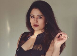 Poonam Bajwa Instagram - #noiwontsmile 📸@hairstylebynisha