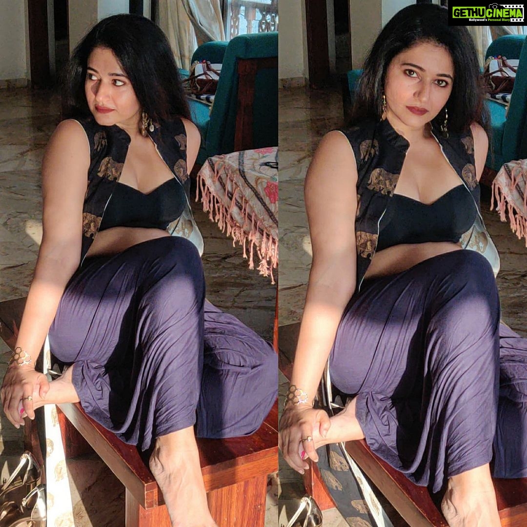 Poonam Bajwa Instagram - 💫🖤💫 @hairstylebynisha
