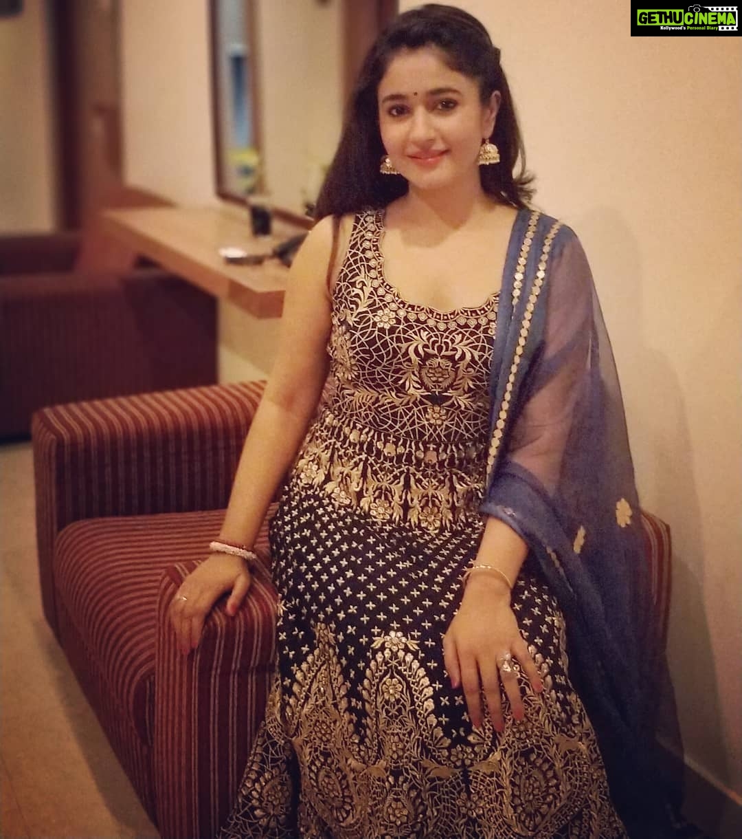 Poonam Bajwa Instagram - #allset#@hairstylebynisha