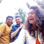 Poonam Bajwa Instagram - This is my happy face and These are a bunch of my happy people!@amit_adhikari_ !!Even happier with my #MobiistarX1Dual that makes my crazy selfies so much fun! With the brilliant dual selfie camera, even the group selfies are so much happier! @mobiistar_india has added a fun element to our hang outs as we #EnjoyMore. Cos it’s our #TimeToShine now!