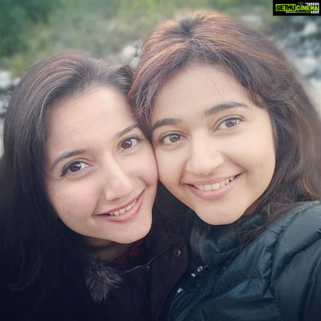 Poonam Bajwa Instagram - #himachaldiaries#sisterlove👭 #@deepikabajwa