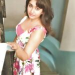 Poonam Bajwa Instagram - #stairways#stares#ispy @hairstylebynisha