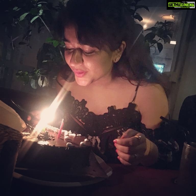 Poonam Bajwa Instagram - #birthdaygirl #birthdaycelebrations#makingawish