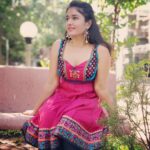 Poonam Bajwa Instagram - Pics courtesy #hairstylebynisha#saturdaymornings#happyweekendseveryone