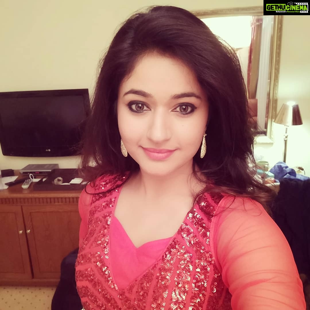 poonam-bajwa-instagram-prestageperformance-redlove-showtime