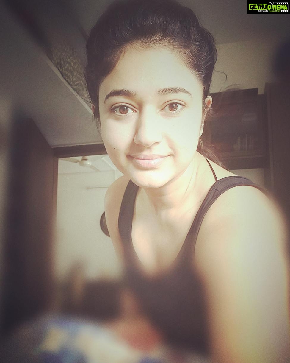 Poonam Bajwa Instagram - #goodmorningworld#weekendshere#feelingood#hypermoodon#loving2018already