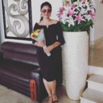 Poonam Bajwa Instagram - #blacklove#flowers#happysunday#7thjanuary#amazingthingsarehappening#allsmileshere