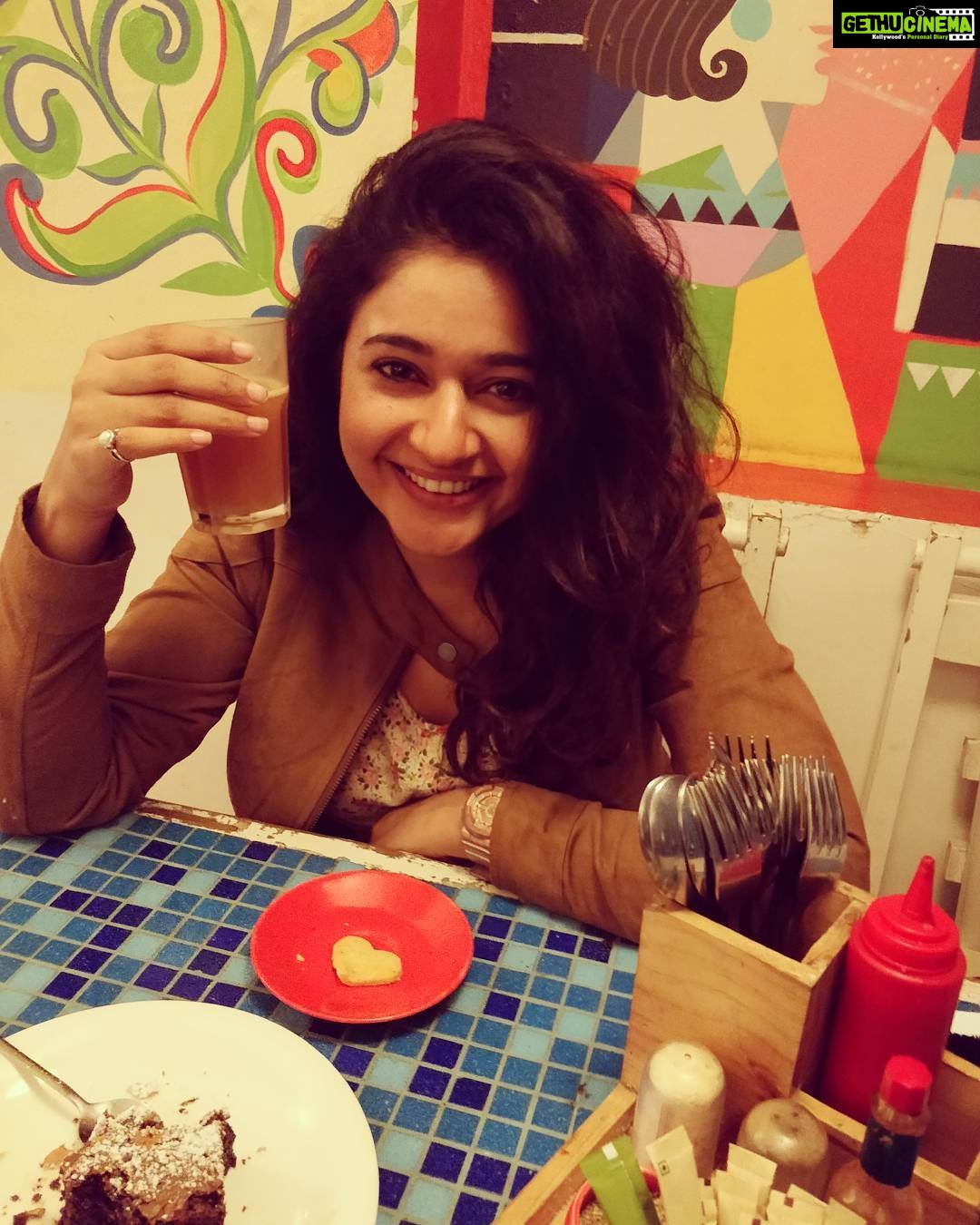 Poonam Bajwa Instagram - #winters#lemontea#happiness#pursuejoy #puneloving#begood#bekind#beconsiderate