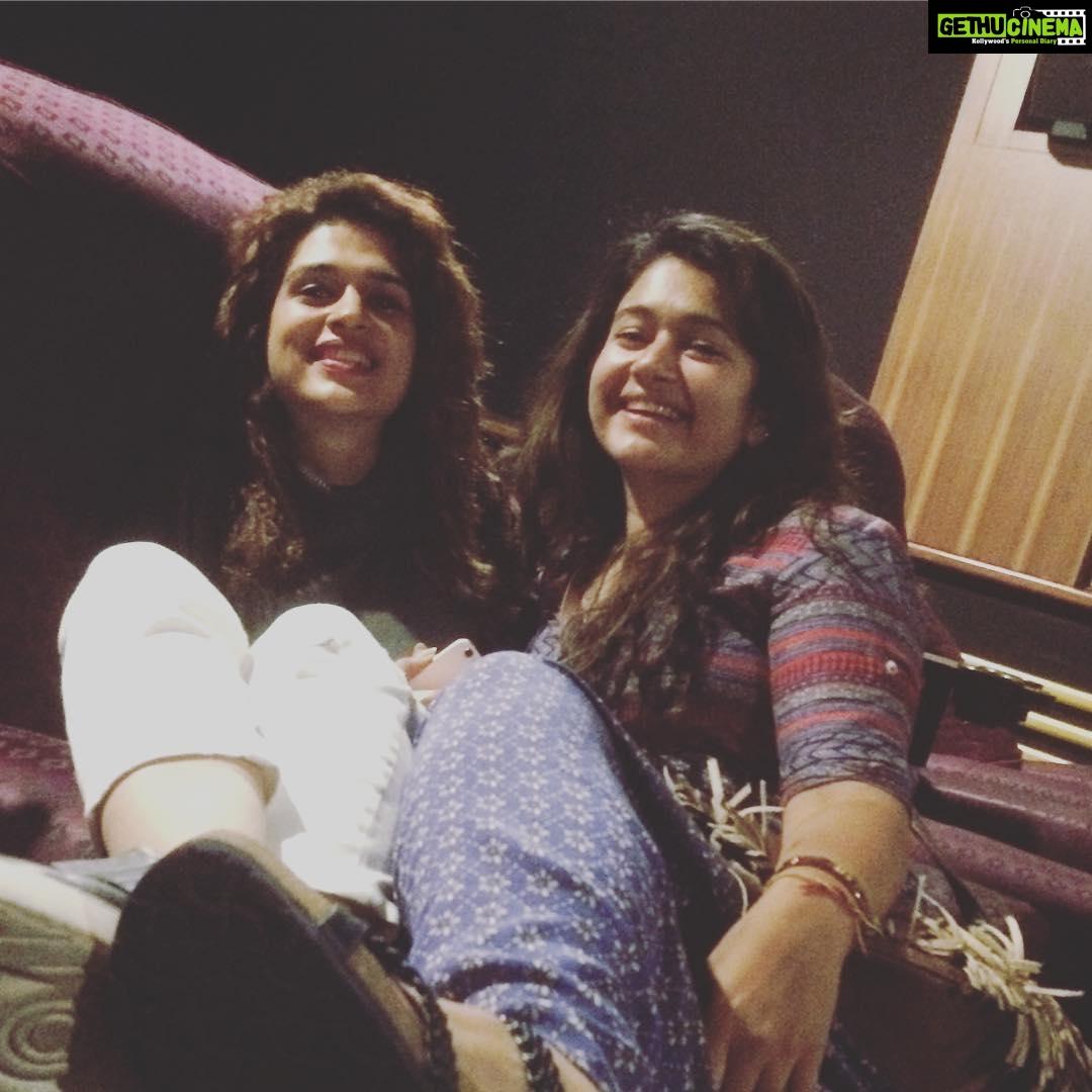 Poonam Bajwa Instagram - Good times ☕️☕️ @shraddhadas43