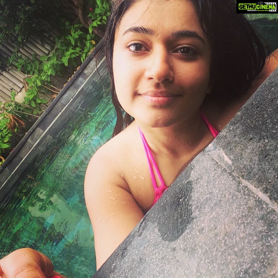 Poonam Bajwa Instagram - Water therapy ..😇