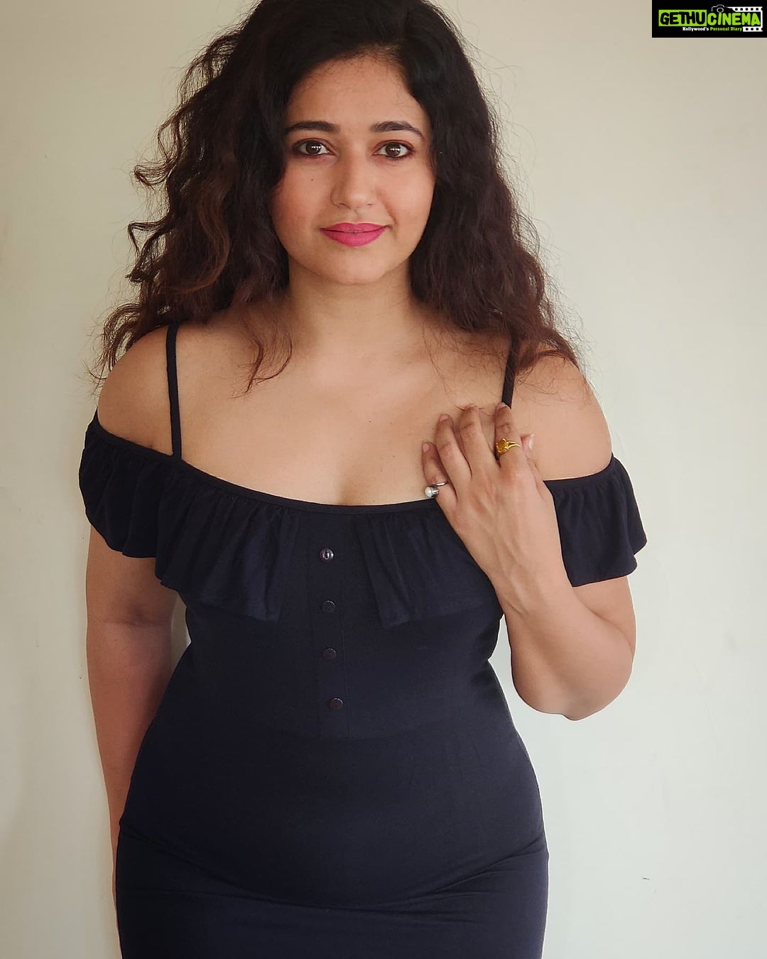 Poonam Bajwa Instagram - #reallynowordsneededthough🌞 📸@hairstylebynisha
