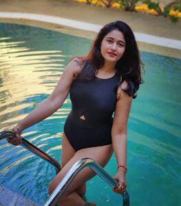 Poonam Bajwa Instagram - #hi🖤🖤🖤🖤🖤 📸@hairstylebynisha