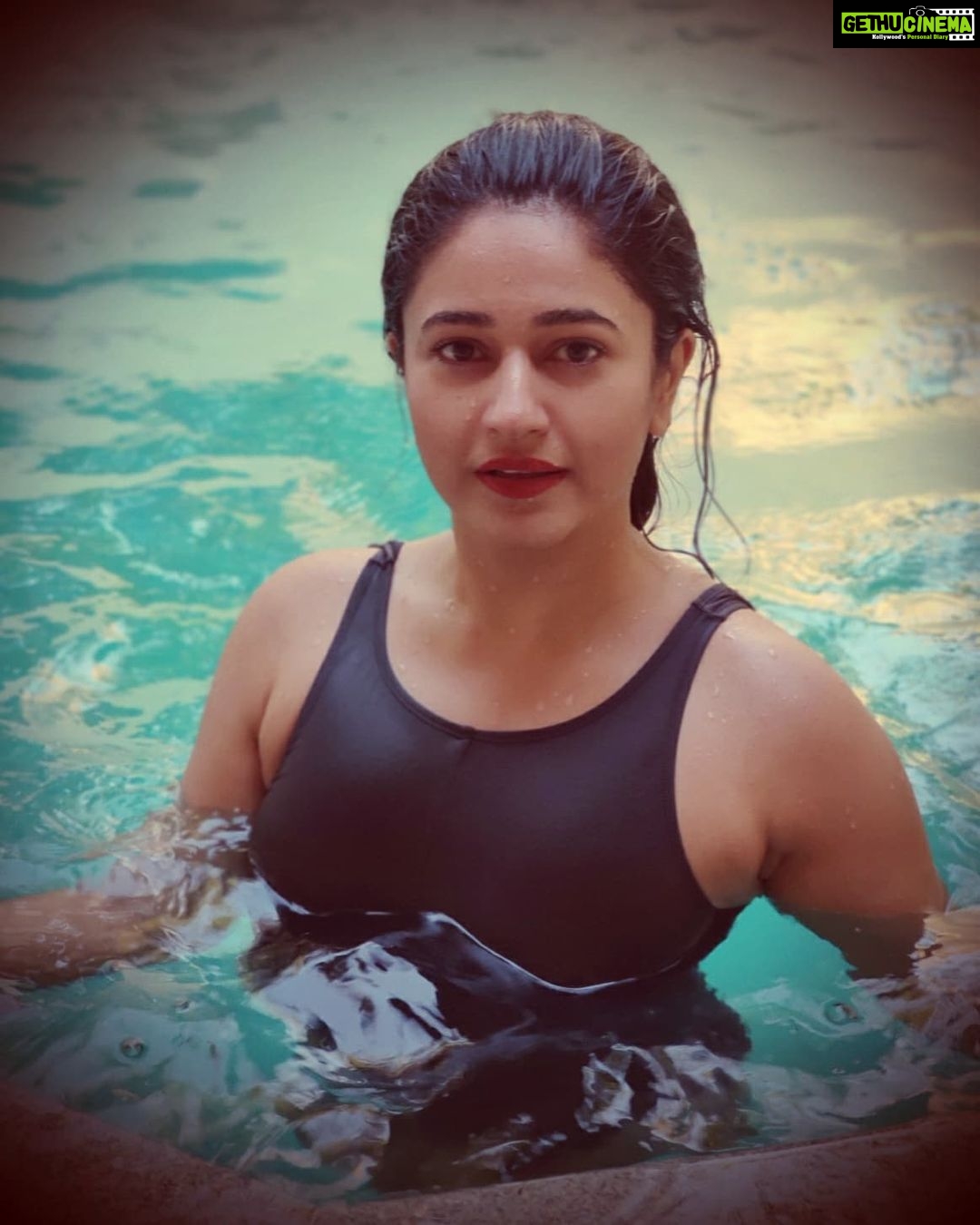 Poonam Bajwa Instagram - 💫💙🌊#iseeisee 📸@hairstylebynisha