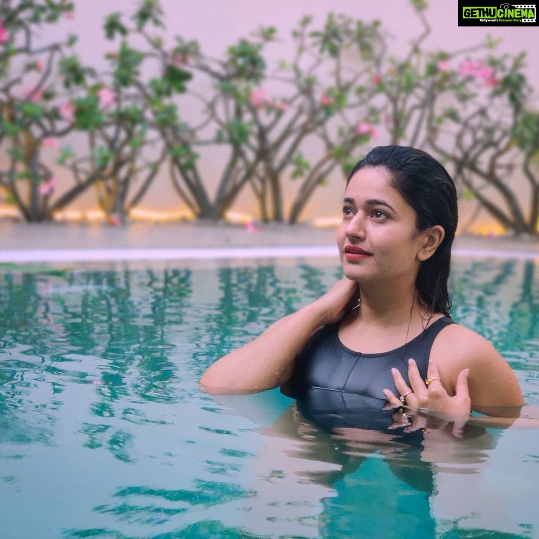 Poonam Bajwa Instagram - #magicalmysticalmorning ✨ . @hairstylebynisha