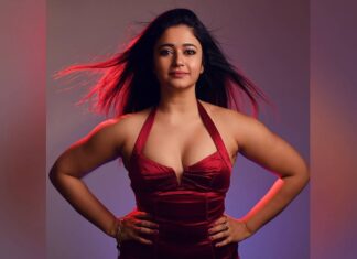 Poonam Bajwa Instagram - ✨✨💫#huesofred#❣️❣️❣️ 📸@hairstylebynisha @unique_amit212 . #poonambajwa