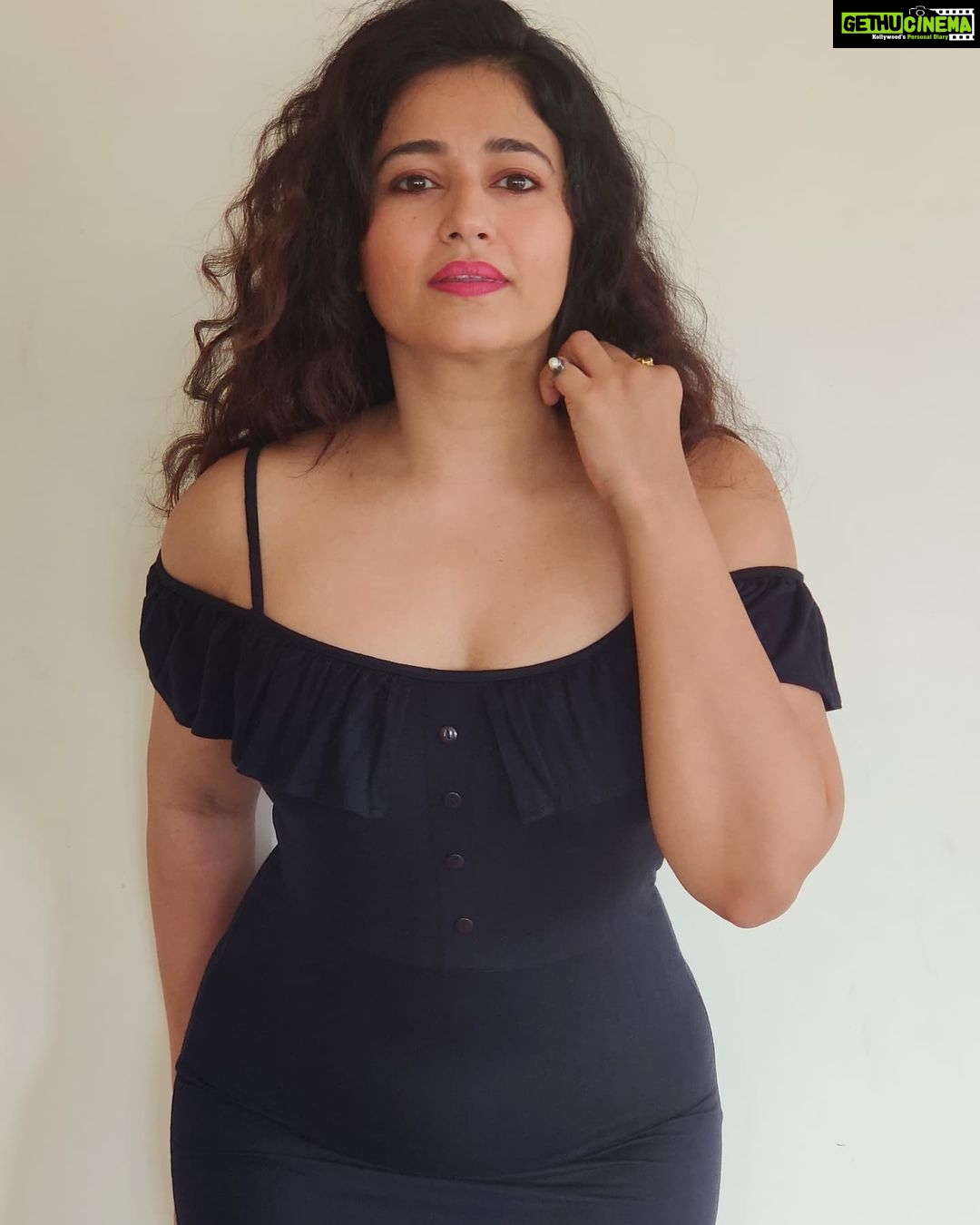 Poonam Bajwa Instagram - #reallynowordsneededthough🌞 📸@hairstylebynisha