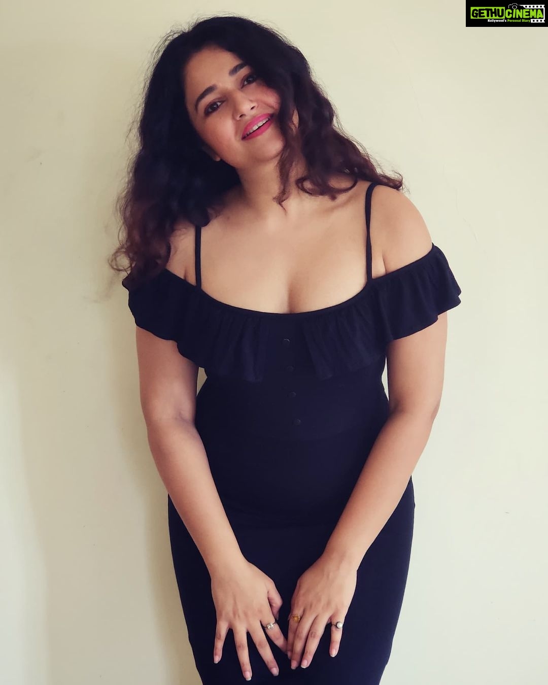 Poonam Bajwa Instagram - #reallynowordsneededthough🌞 📸@hairstylebynisha