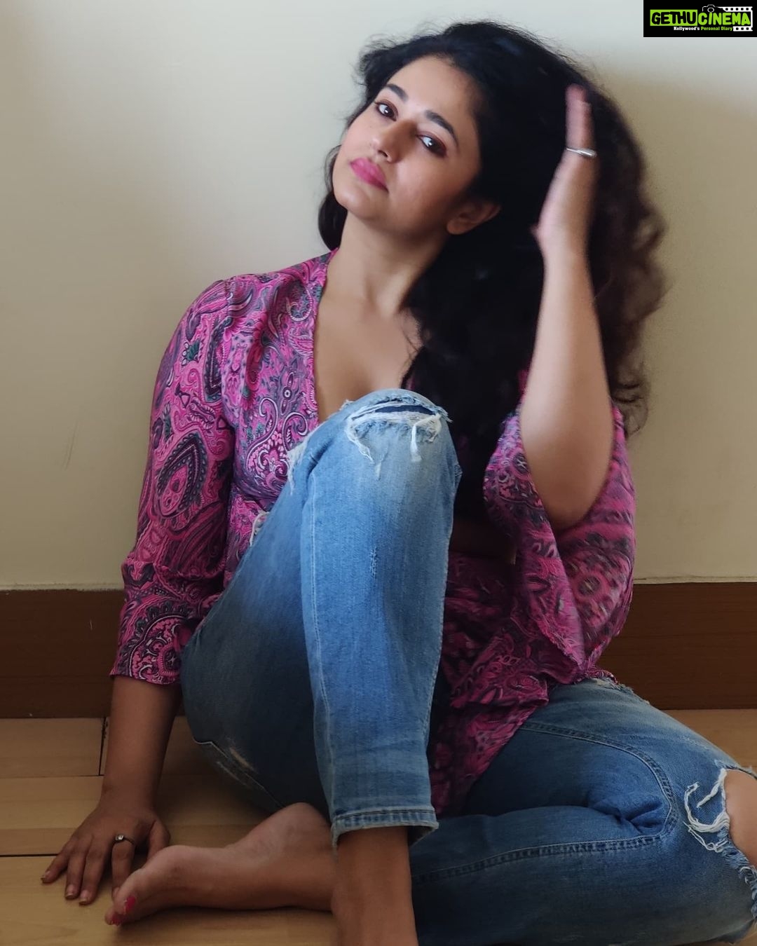 Poonam Bajwa Instagram - #itoldthestarsaboutyou#🖤✨✨✨ 📸@hairstylebynisha