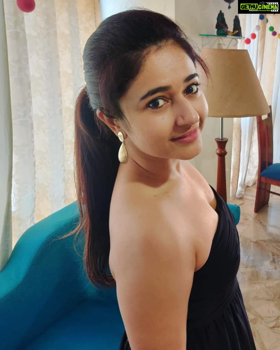 Poonam Bajwa Instagram - 🖤🖤🖤🖤🖤 📸@@@suneel1reddy